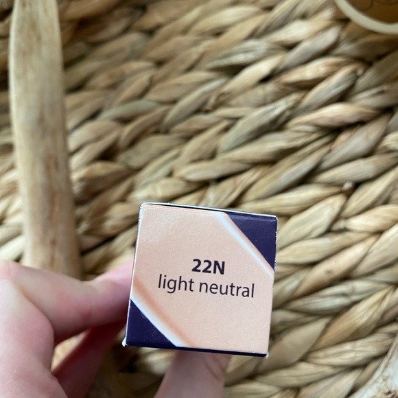 NIB Mini Tarte Face Tape Foundation - 22N Light Neutral - Picture 2 of 2